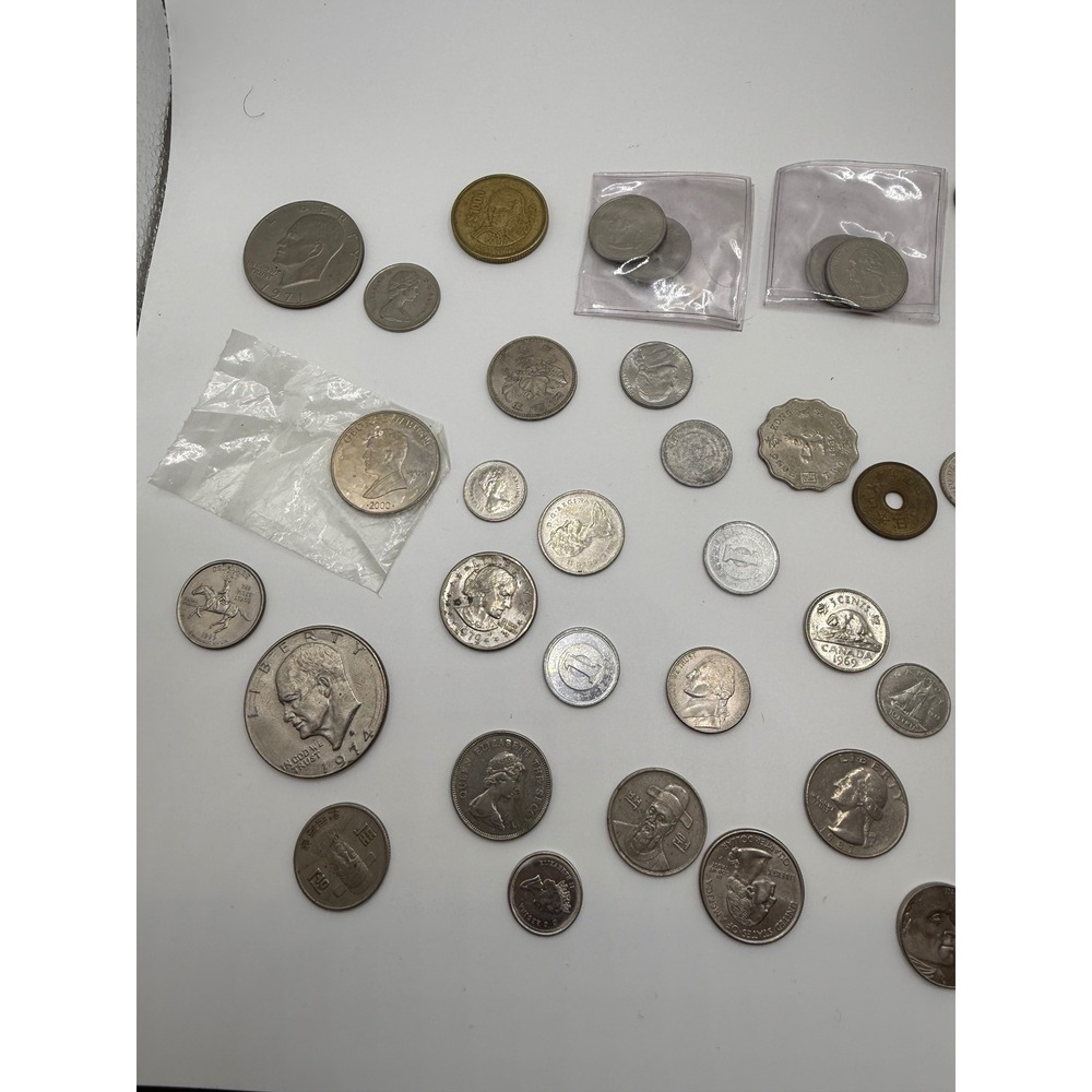 Mixed World Currency Lot Vintage Canadian Banknotes US Eisenhower‎ Dollars Coins